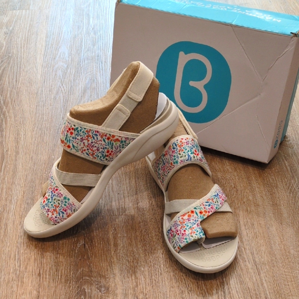 🩷💛💚🩵💜NIB Bzees White Floral Colorful  Sandals Women's size 12 M🩷💛💚🩵💜